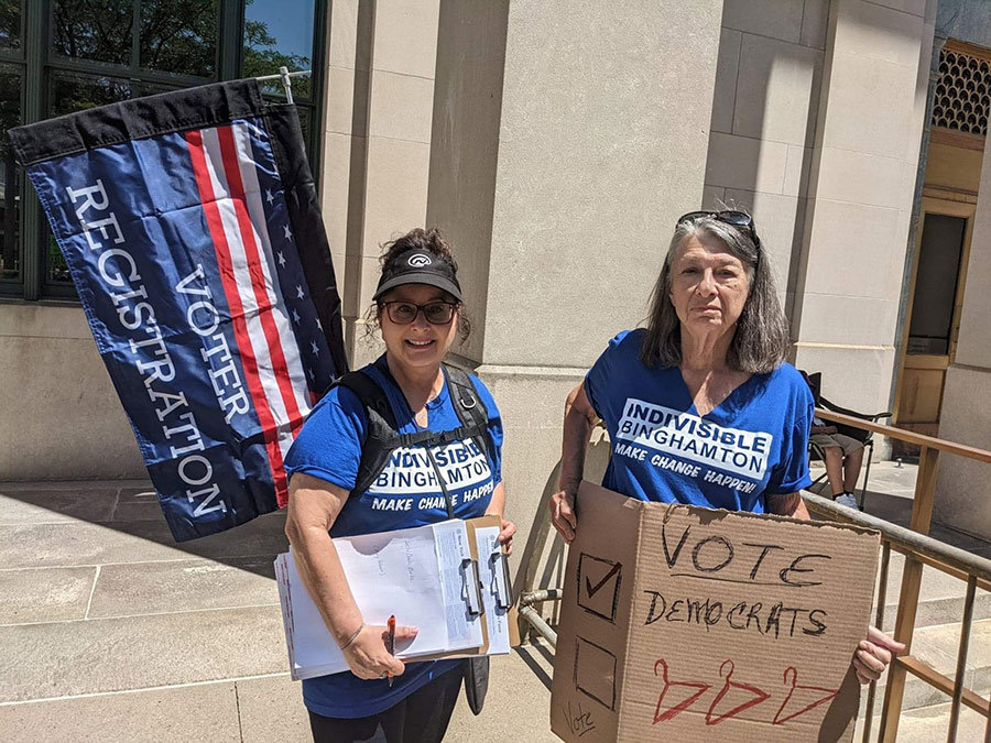 Members rallying at the Federal Building